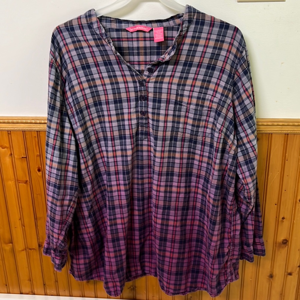 Woman’s long sleeve shirt…. Great condition